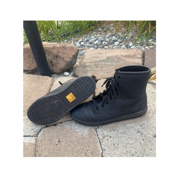 Dr. Martens Boot Black Lace-Up Boots Ladies Size 7 - Picture 2 of 7